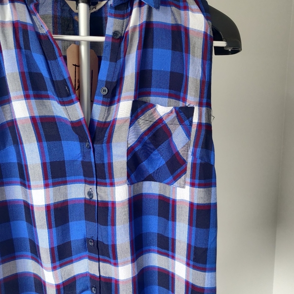 NWT - sleeveless shirt - Picture 9 of 9